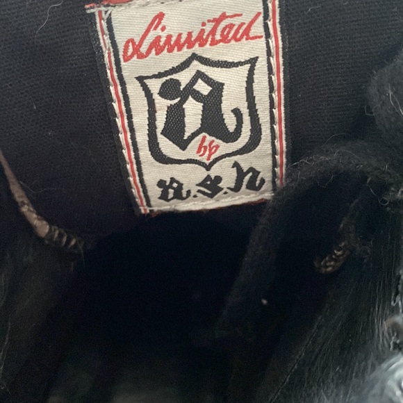 Practically brand new!!!! Worn a handful of times!! Heeled sneaker from NYC! - Picture 10 of 10